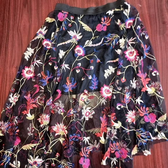 Bershka lace embroidered skirt - Picture 4 of 5